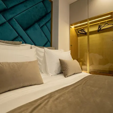 Amelie Luxury 1 سبليت