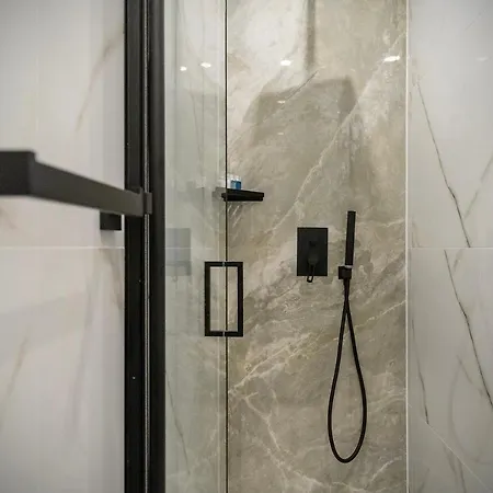 Amelie Luxury 1 سبليت