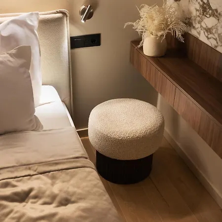 Гостьовий будинок Amelie Luxury 1 4*